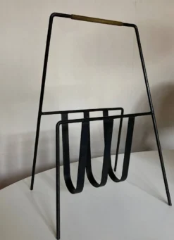 Porte-revues moderniste travail français 1950 en fer et laiton
