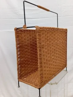 Porte revues rotin armature métal années 50