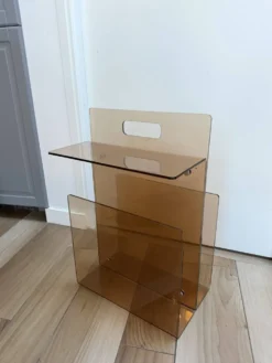 Porte-revues, table d’appoint vintage en plexiglas fumé Michel Dumas