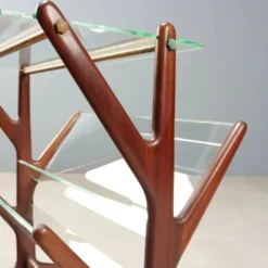 Porte-revues vintage en hêtre, verre et laiton, design Italie années 1950
