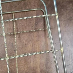Porte-revues vintage en laiton – Design filaire – Années 50/60