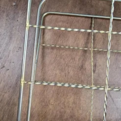 Porte-revues vintage en laiton – Design filaire – Années 50/60