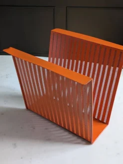 Porte revues vintage en métal perforé orange/Style Mathieu Mategot/70'