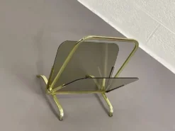 Porte-revues vintage en verre fumé et laiton