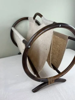 Porte revue vintage en rotin