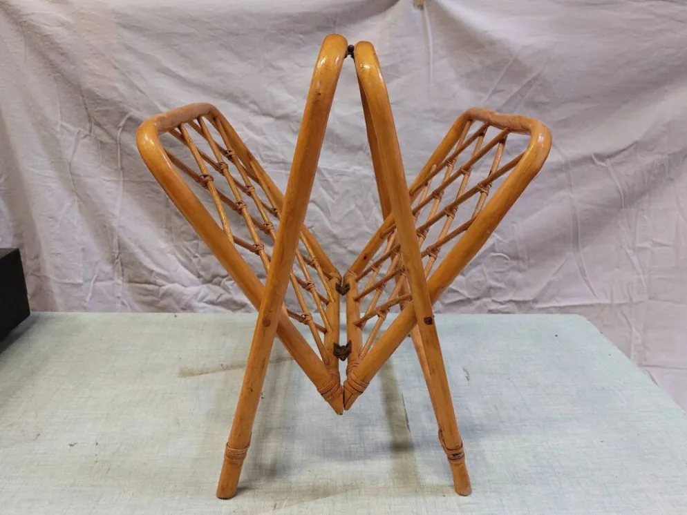 Porte-revue vintage pliable en bambou et rotin - Années 70