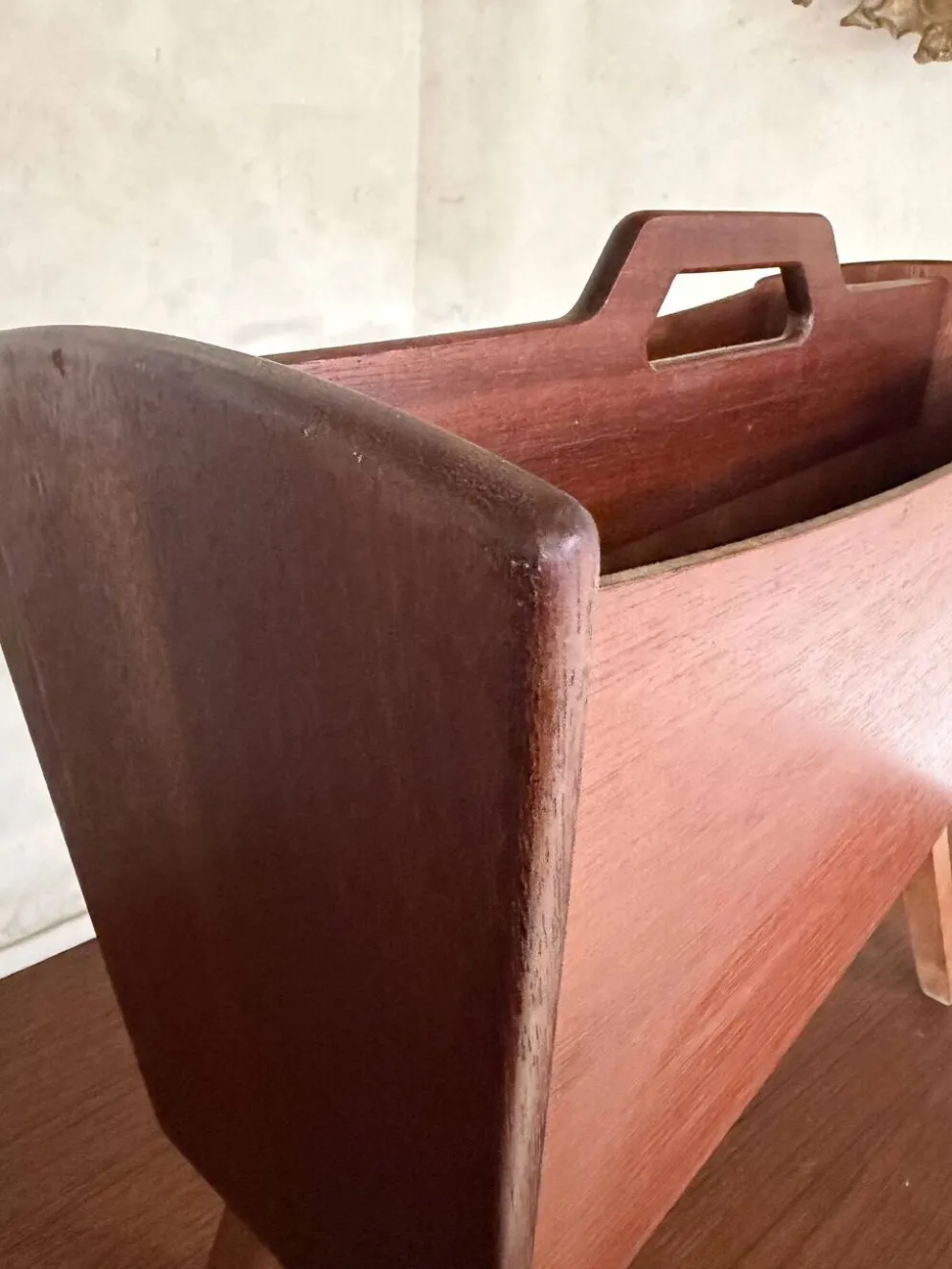 Porte-revue vintage scandinave en teck