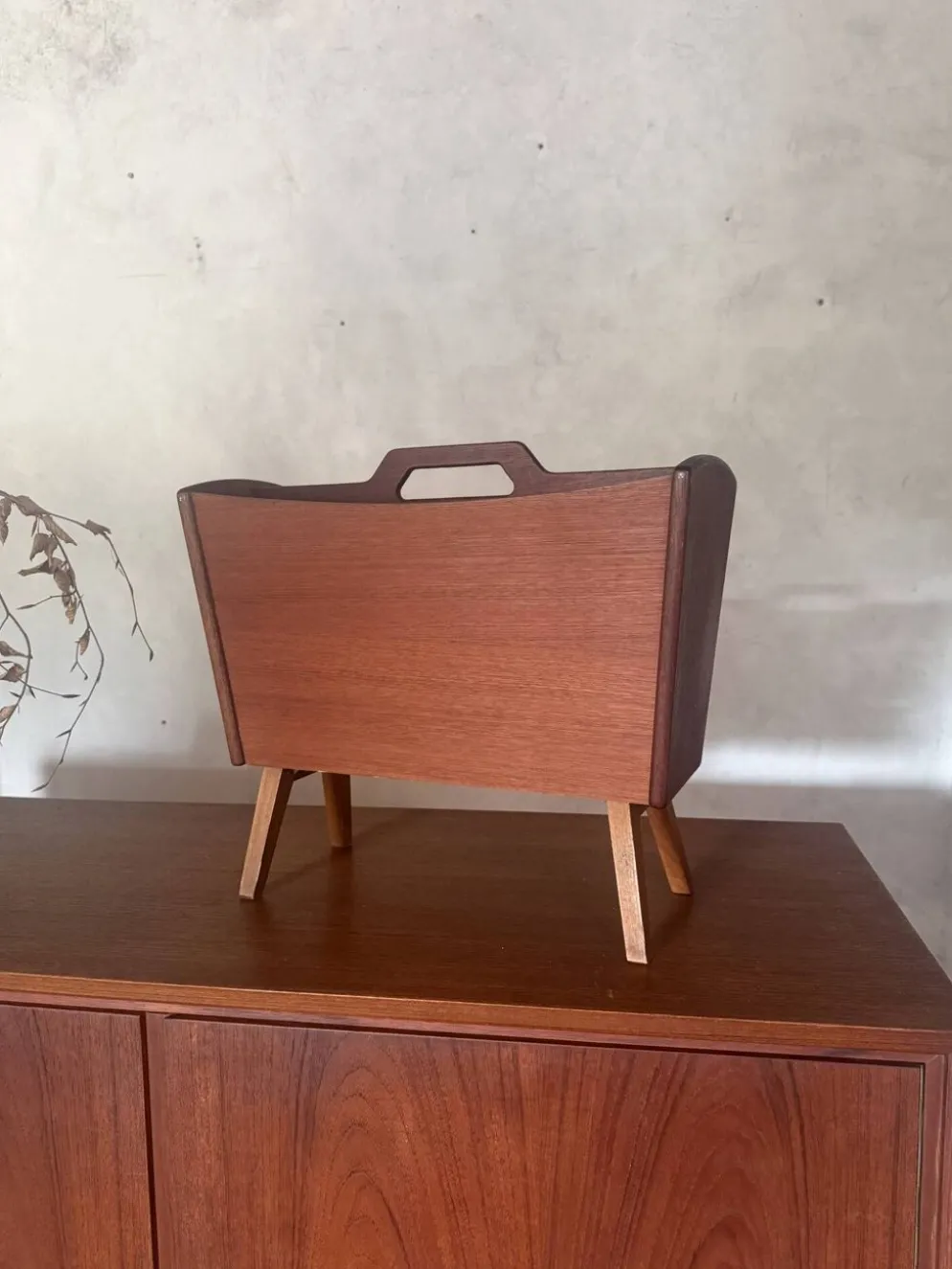 Porte-revue vintage scandinave en teck