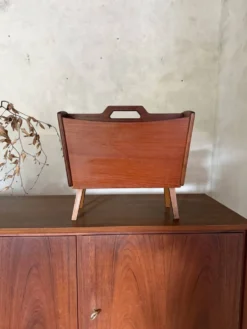 Porte-revue vintage scandinave en teck