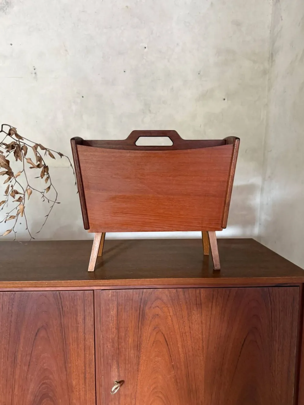 Porte-revue vintage scandinave en teck