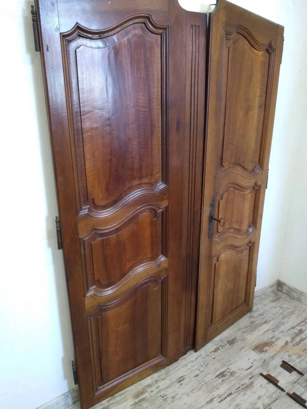 Portes avec gonds