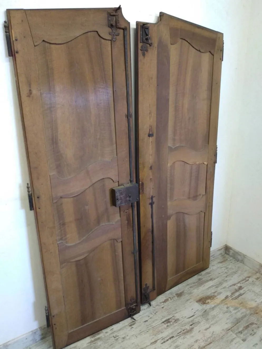 Portes avec gonds