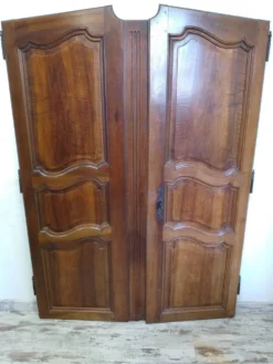 Portes avec gonds