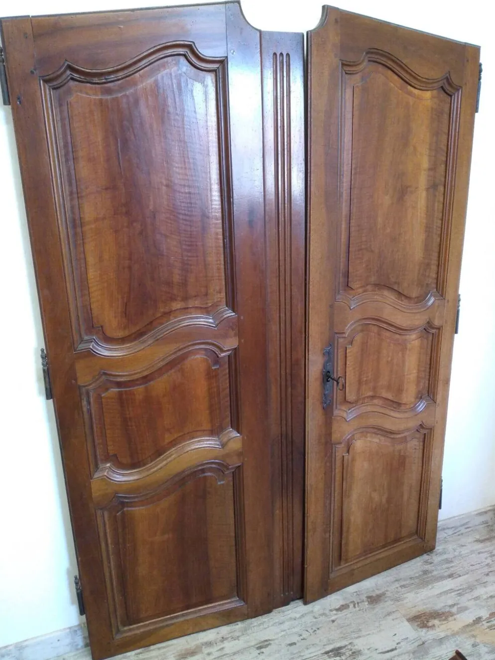 Portes avec gonds