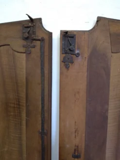 Portes avec gonds