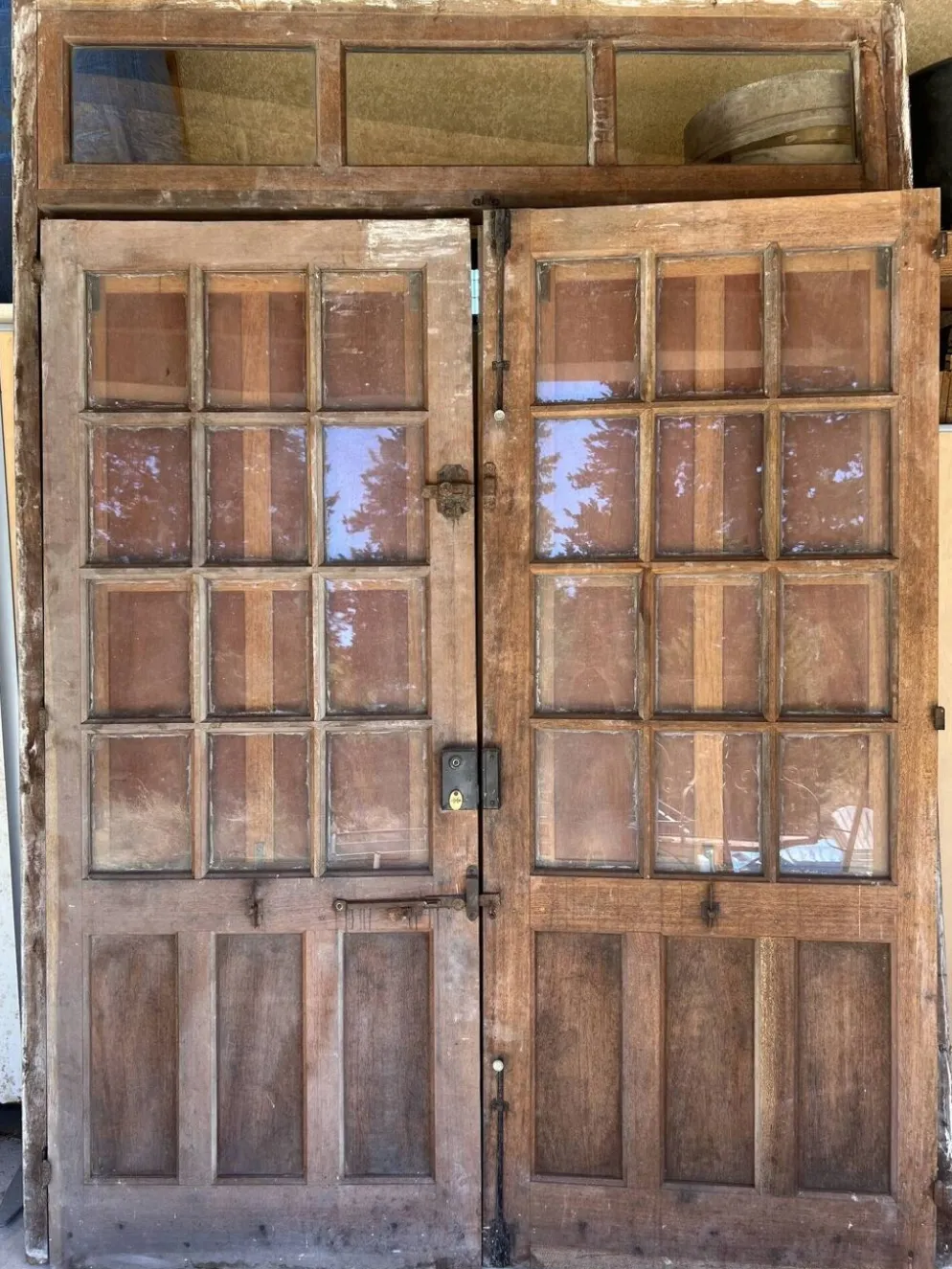 Portes en bois devanture de magasin ancienne + cadre