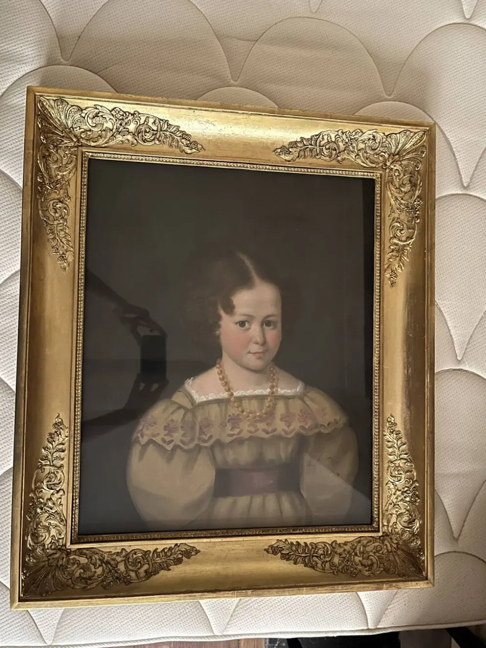 Portrait de petite fille, huile sur toile ancienne — XIXe siècle