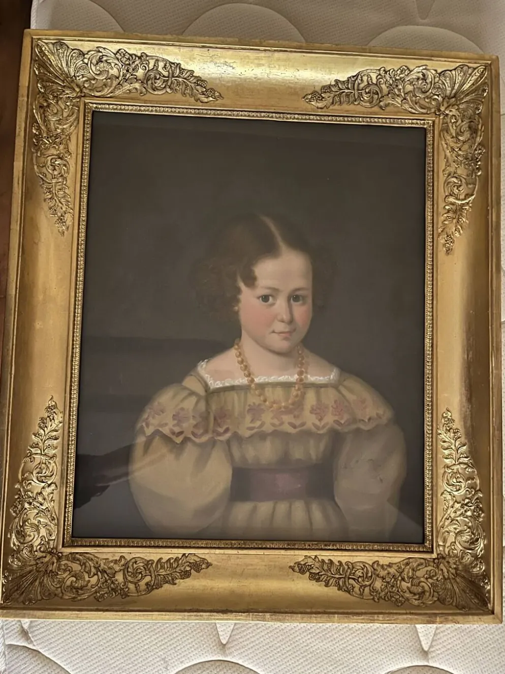 Portrait de petite fille, huile sur toile ancienne — XIXe siècle
