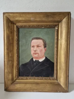 Portrait d'homme ancien cadre doré