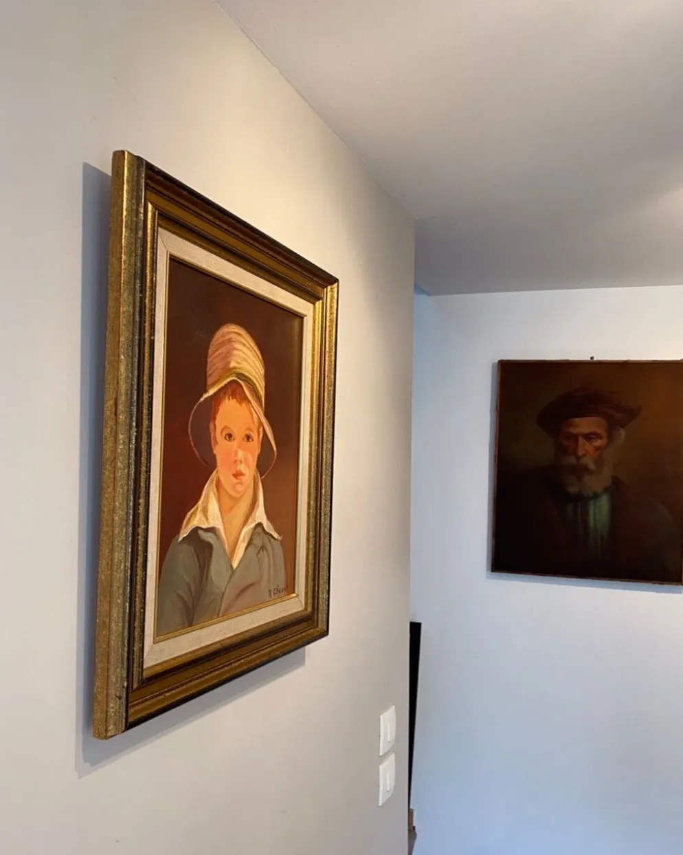 Portrait du garçon au chapeau de paille années 70/80, signé
