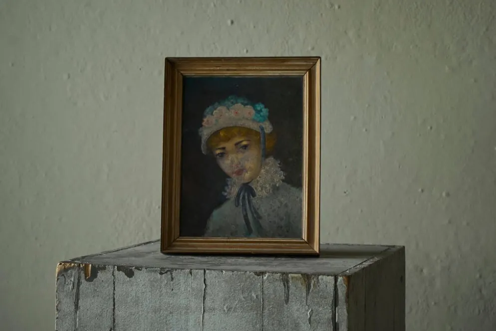 Portrait à l'huile d'une femme avec bonnet fleuri, Belgique, années 1920