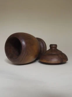 Pot en bois tourné