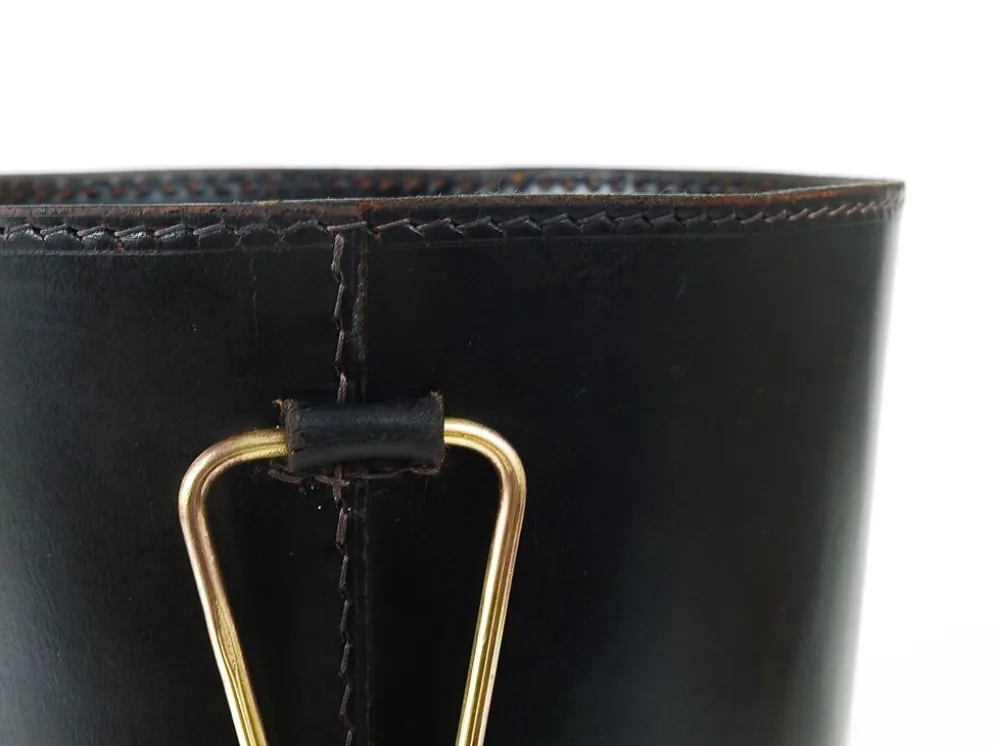 Poubelle à papier Mid-Century Carl Auböck en cuir noir et laiton, Autriche, années 1950