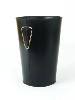 Poubelle à papier Mid-Century Carl Auböck en cuir noir et laiton, Autriche, années 1950