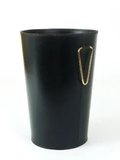 Poubelle à papier Mid-Century Carl Auböck en cuir noir et laiton, Autriche, années 1950