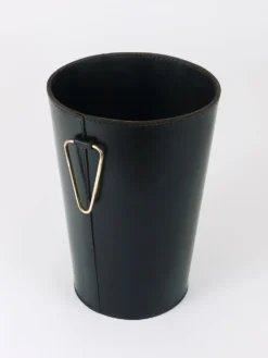 Poubelle à papier Mid-Century Carl Auböck en cuir noir et laiton, Autriche, années 1950