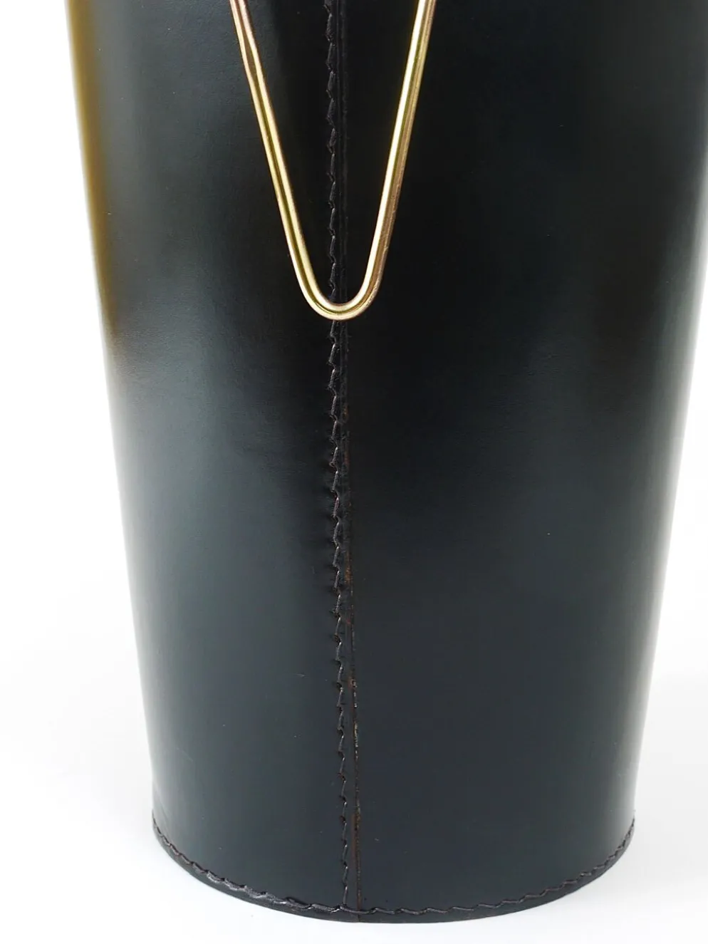 Poubelle à papier Mid-Century Carl Auböck en cuir noir et laiton, Autriche, années 1950