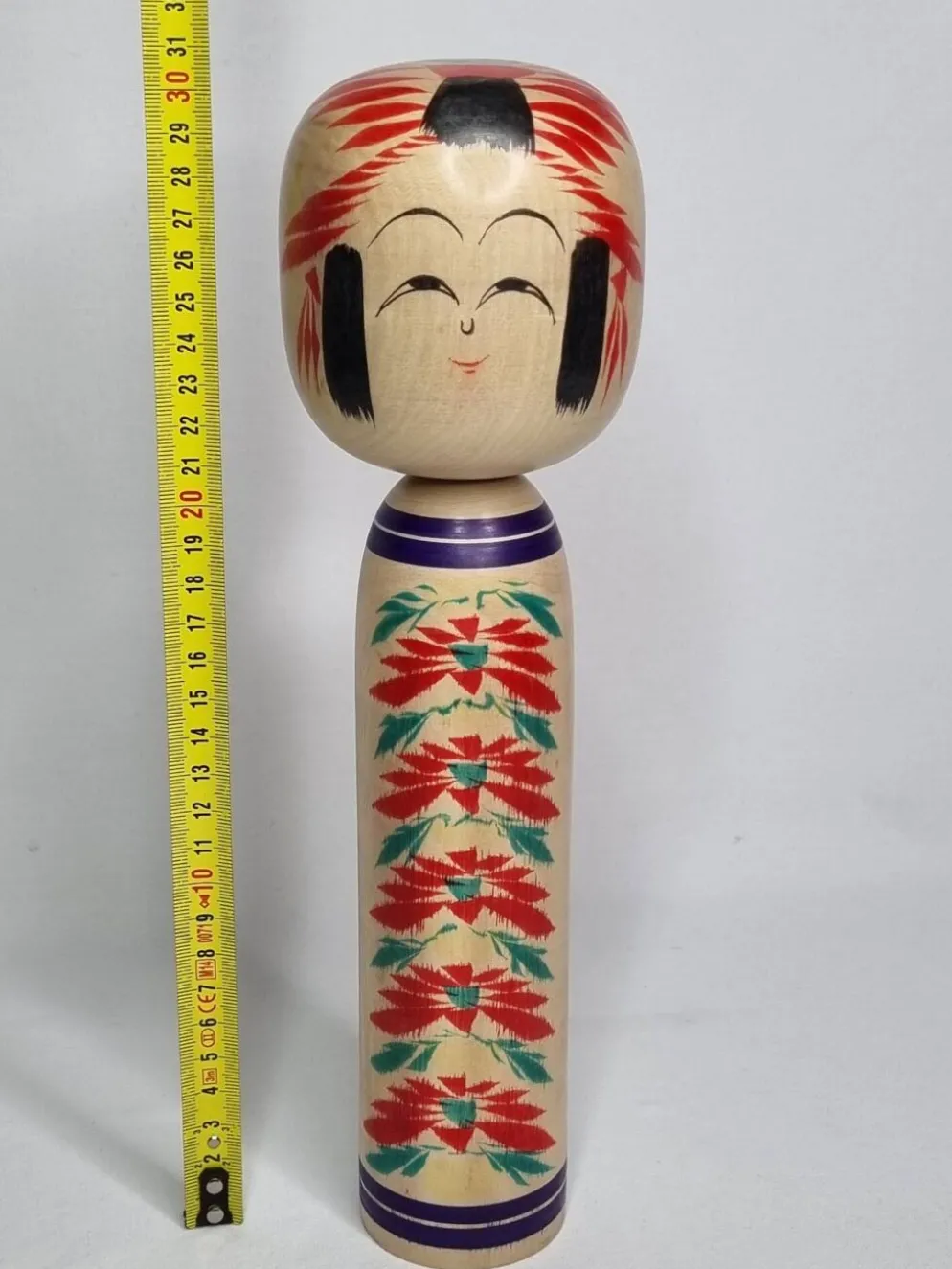 Poupée Kokeshi traditionnelle japonaise signée et numérotée, 31 cm, datée de 1964