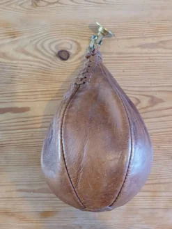 Punching Ball ancien en cuir