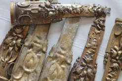 Quincaillerie ancienne française, ornements en bronze