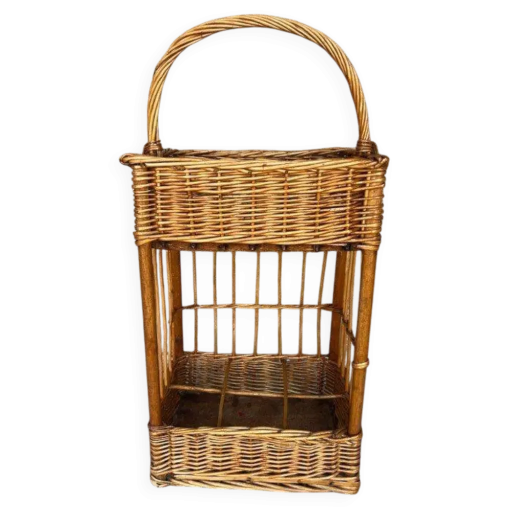 Range bouteilles en osier vintage