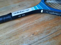 Raquette bois vintage Adidas Kid avec presse aluminium
