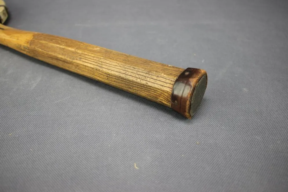 Raquette de tennis Prieur Paris avec presse en bois d'origine, vers 1930-1950