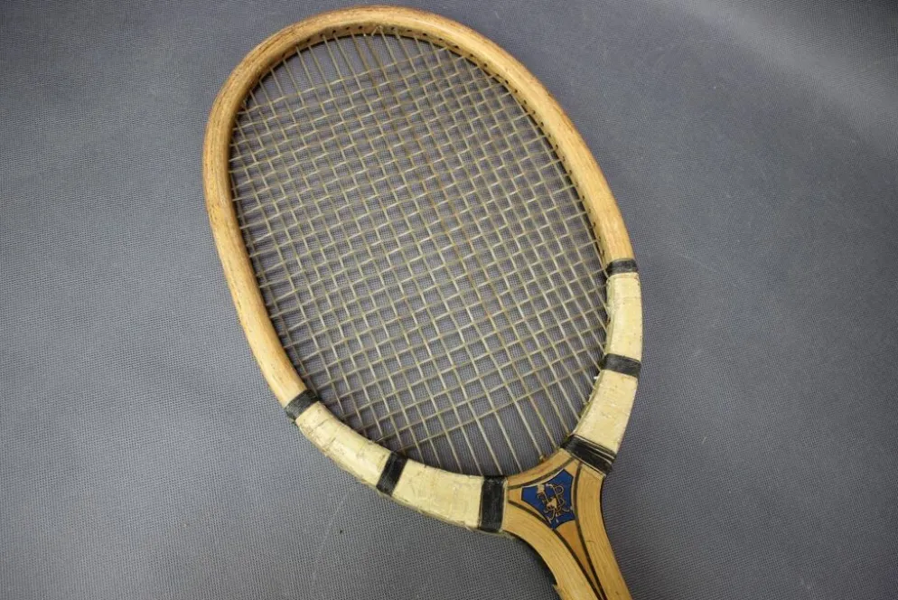 Raquette de tennis Prieur Paris avec presse en bois d'origine, vers 1930-1950