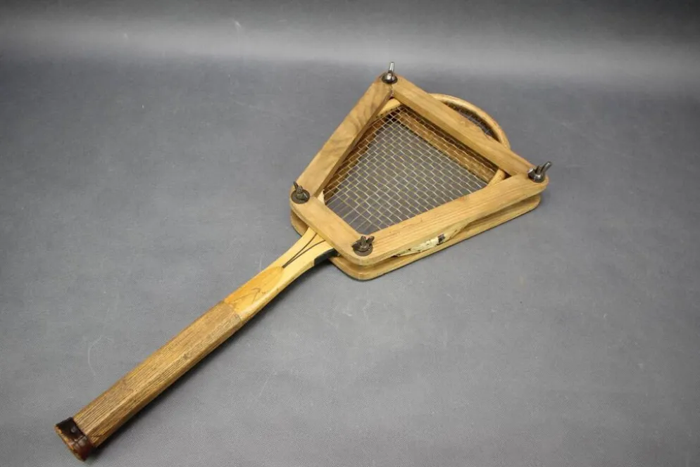 Raquette de tennis Prieur Paris avec presse en bois d'origine, vers 1930-1950