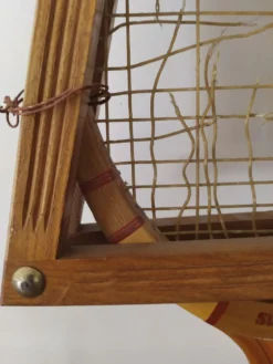 Raquette de tennis vintage avec cadre de maintien