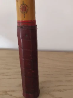 Raquette de tennis vintage avec cadre de maintien