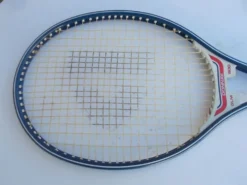 Raquette de tennis vintage 