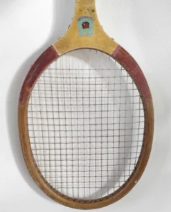 Raquette de tennis vintage en bois 