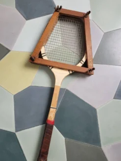 Raquette en bois et cadre de transport