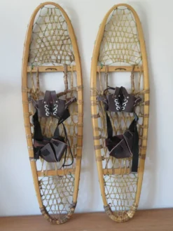 Raquettes de neige anciennes Canada