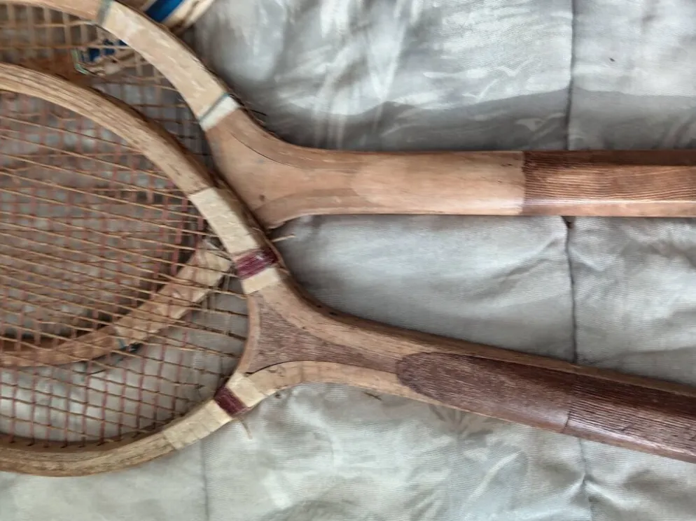 4 raquettes de tennis vintage en bois