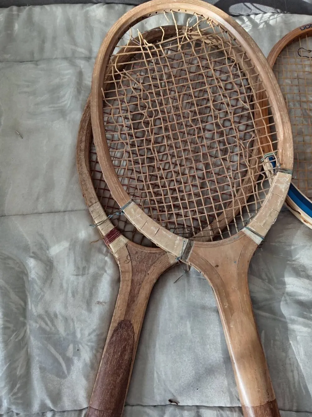4 raquettes de tennis vintage en bois