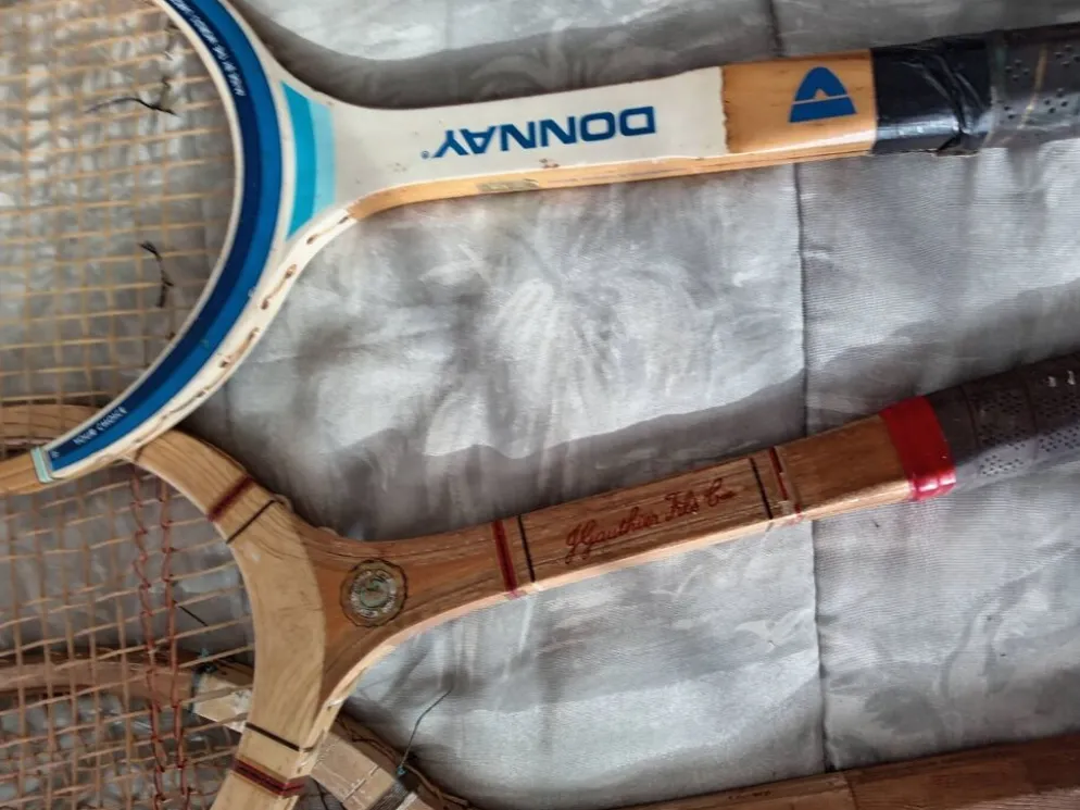 4 raquettes de tennis vintage en bois