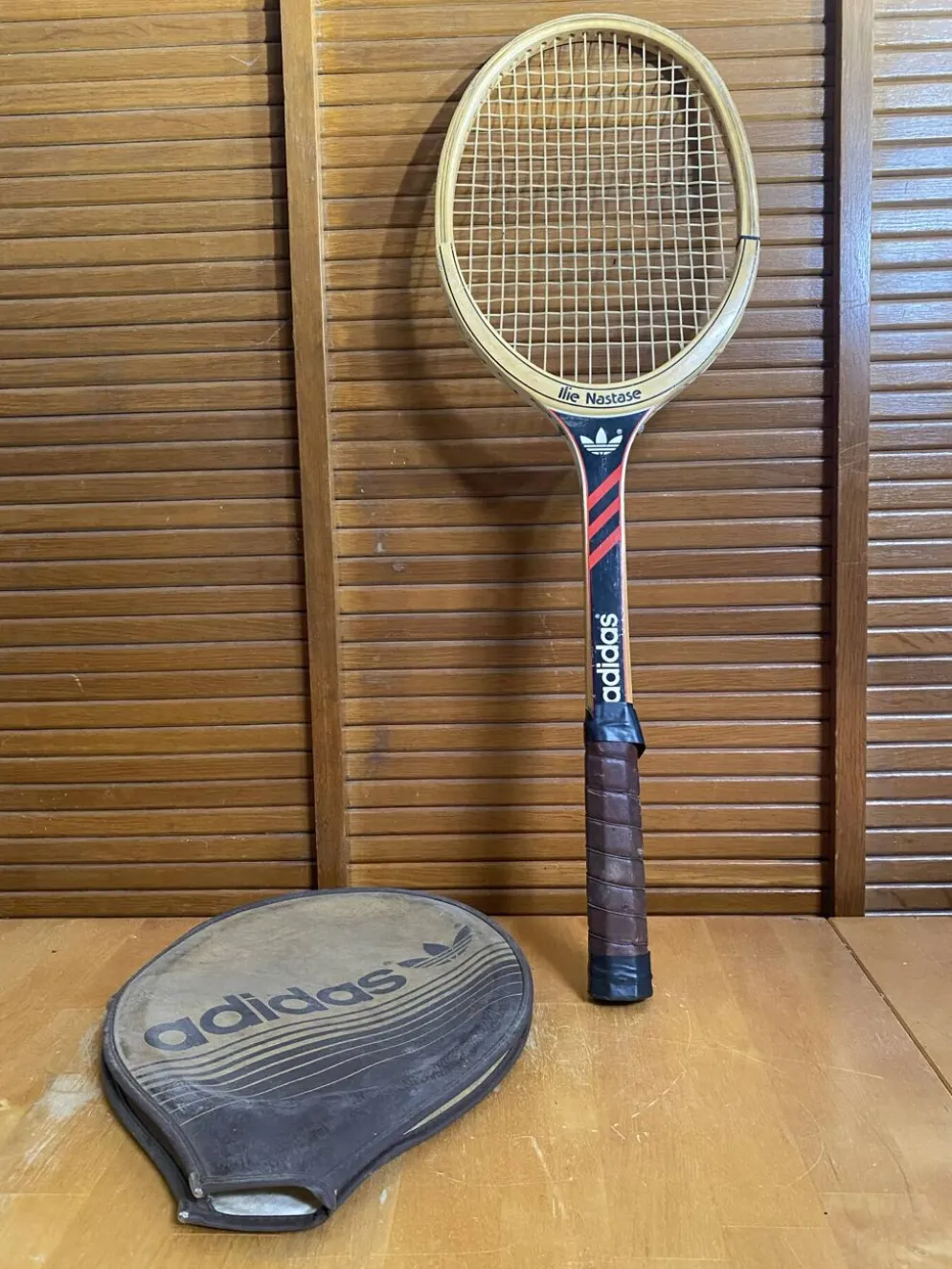 Raquette tennis ancienne adidas ilie nostase bois + housse noire vinta