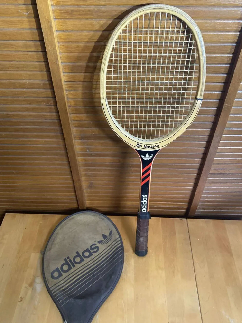 Raquette tennis ancienne adidas ilie nostase bois + housse noire vinta